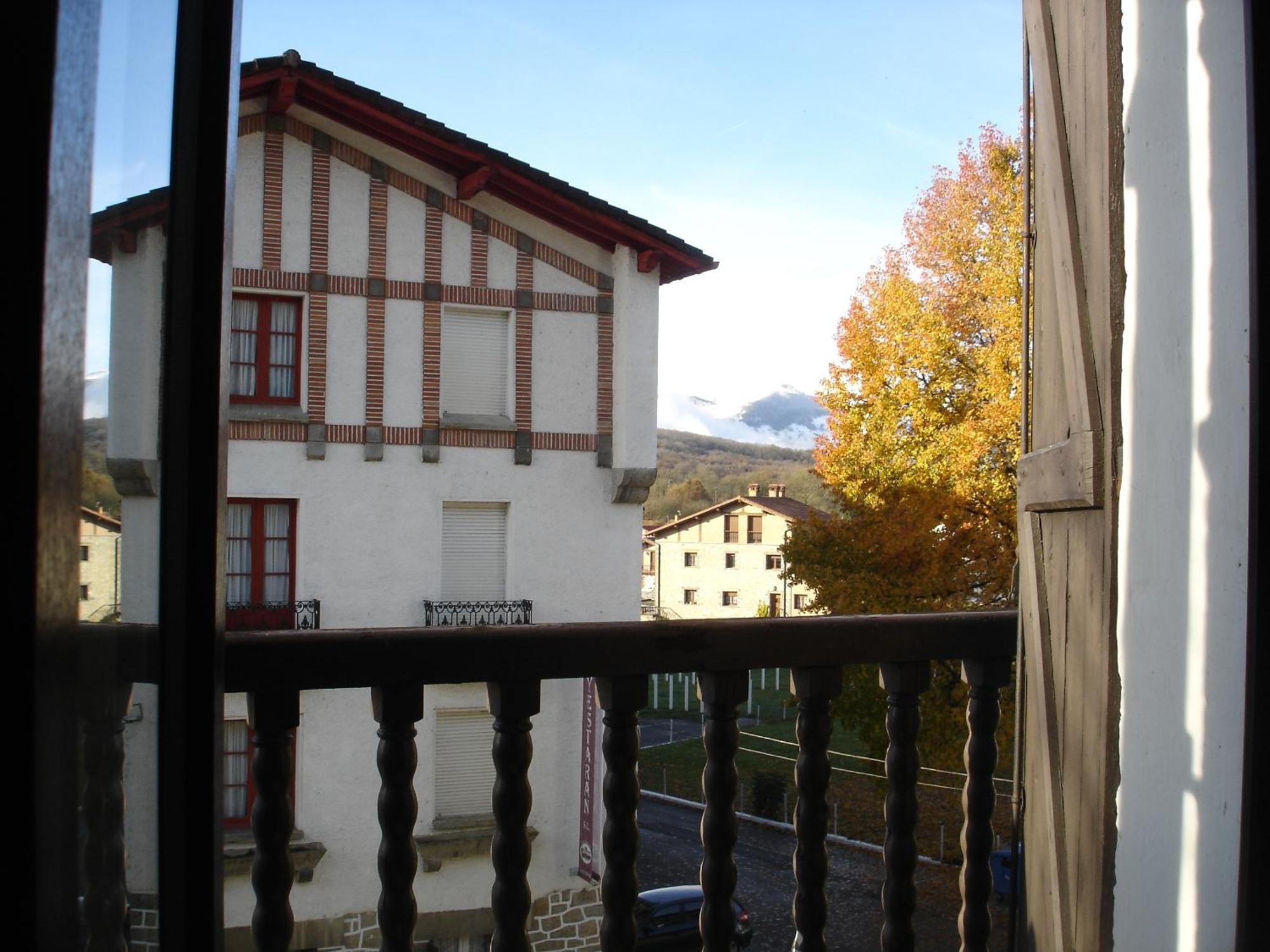 Hostal Ayestaran II Lekunberri Exterior photo