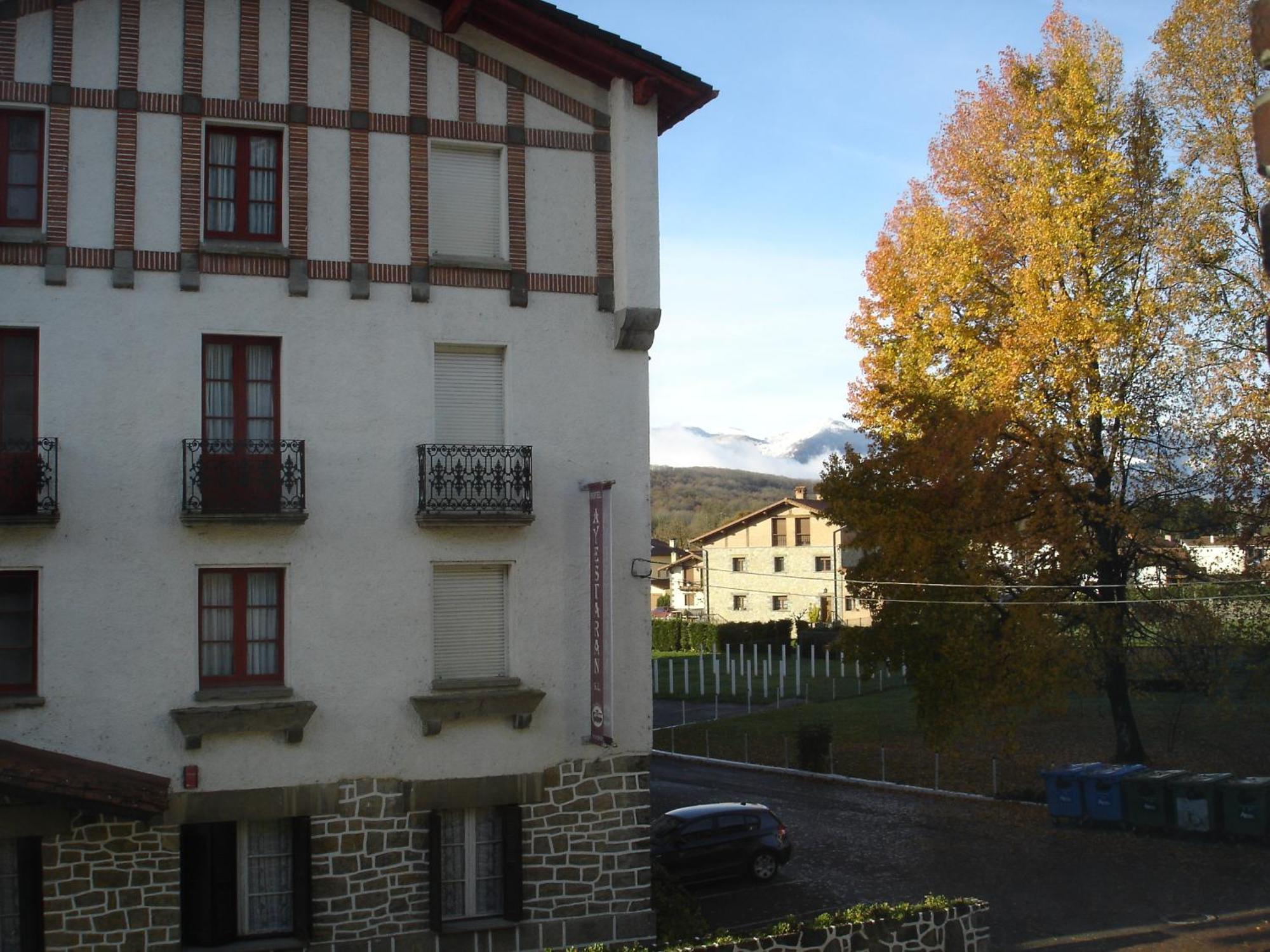 Hostal Ayestaran II Lekunberri Exterior photo